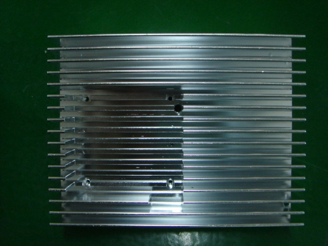 L-Form CNC-Präzisionsbearbeitung, schneller Prototyp-Aluminiumlegierung verdrängte Kühlkörper